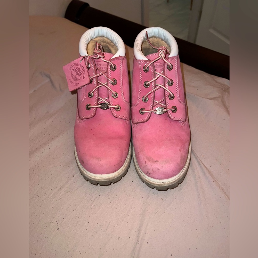 Women’s hot pink timberlands